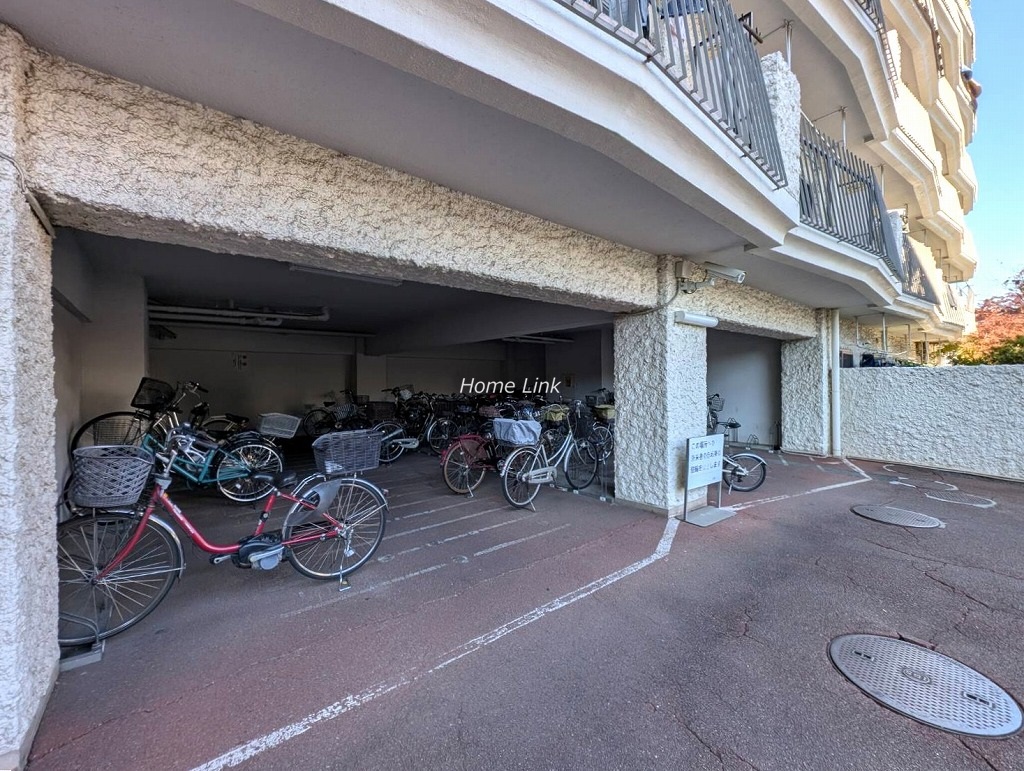 カーサ常盤台　駐輪場出入口